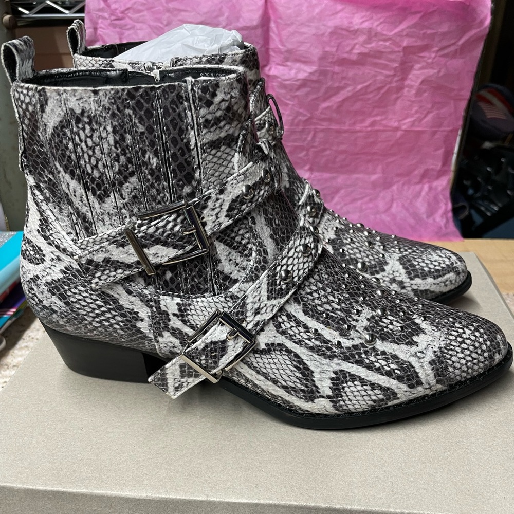 Jane and the Shoe Ankle Boots
